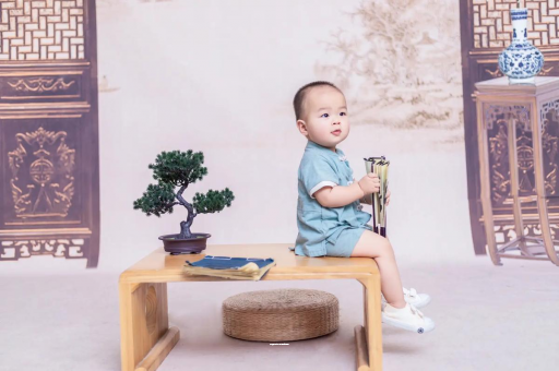 漳州宝宝眼睛肿是什么原因