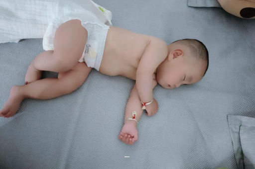漳州宝宝总是摇头怎么回事